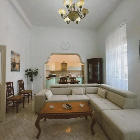 Star 2- Spacious In The Heart Of * Durrës